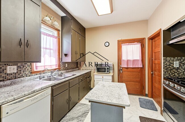 Foto del edificio - 228 8th St NW