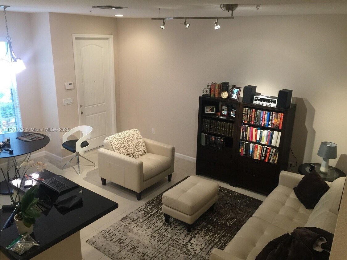 Primary Photo - 283 SW 7th Ct