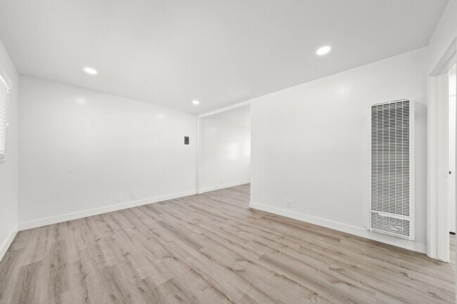 Building Photo - 886 S Philadelphia St
