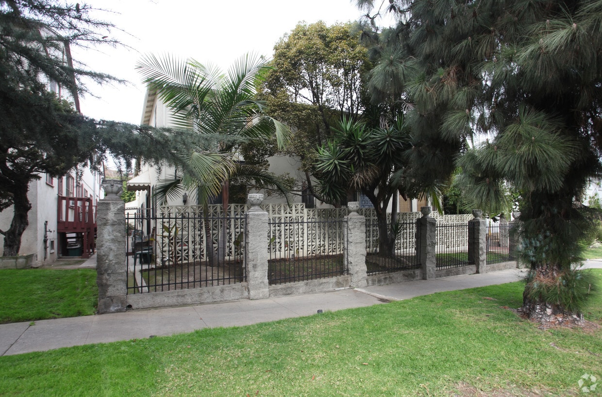 Foto del edificio - 3729-3733 Los Feliz Blvd