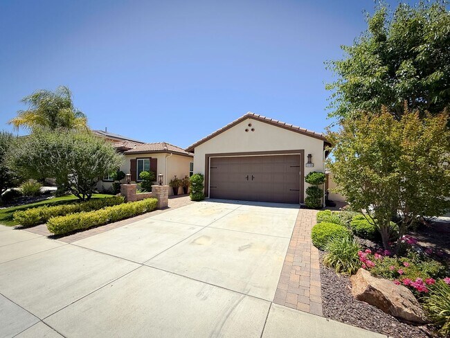 Foto del edificio - Exquisite One-Story Home for Rent on Redha...