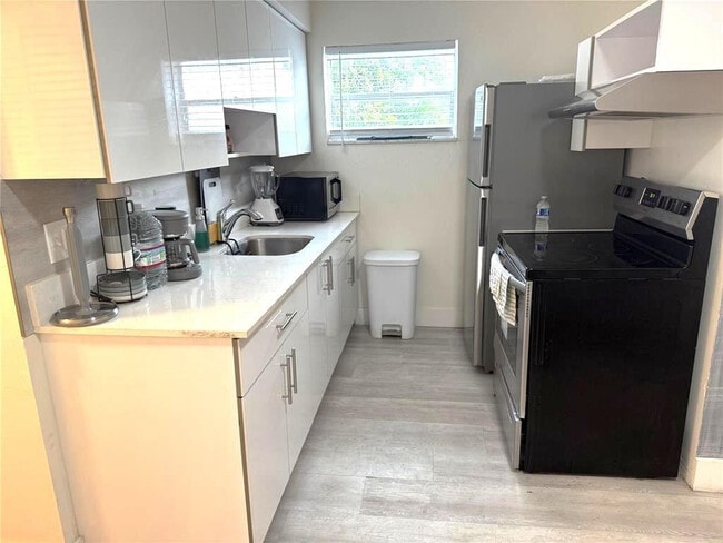 Building Photo - 1638 Plunkett St