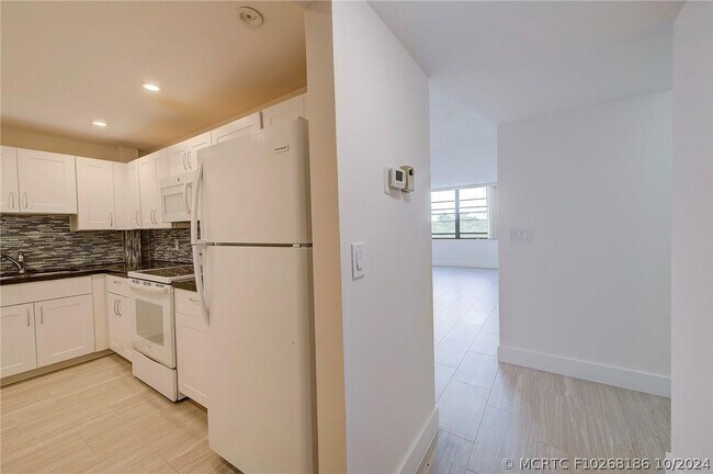 Foto del edificio - 3900 N Hills Dr