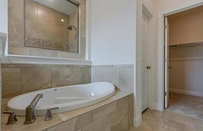 Foto del edificio - Beautiful Home 4BED/3BATH house for lease, located down the street from the Historic Gruene