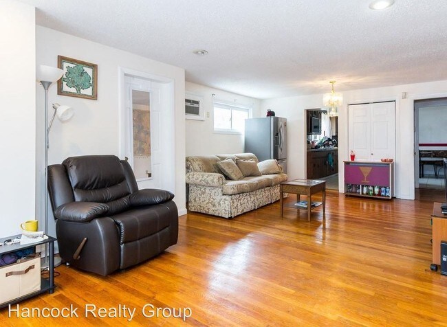 Building Photo - 4 br, 1 bath Apartment - 347-349 Salem Street