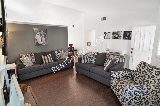 Building Photo - 3 Bedroom Single Story House For Rent in C...