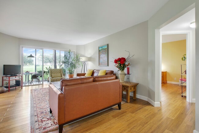 Foto del edificio - 3755 Via Poinciana