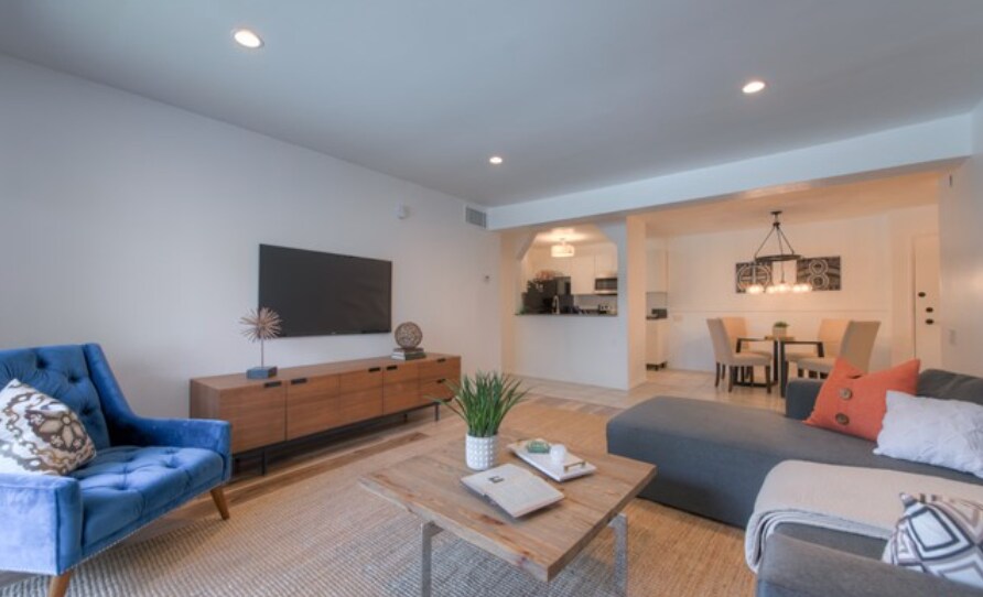 Foto principal - 5460 White Oak Ave