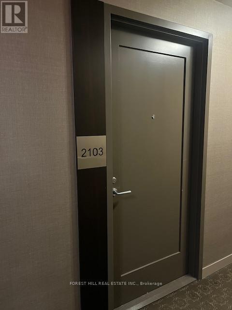 Building Photo - 320 Tweedsmuir Ave