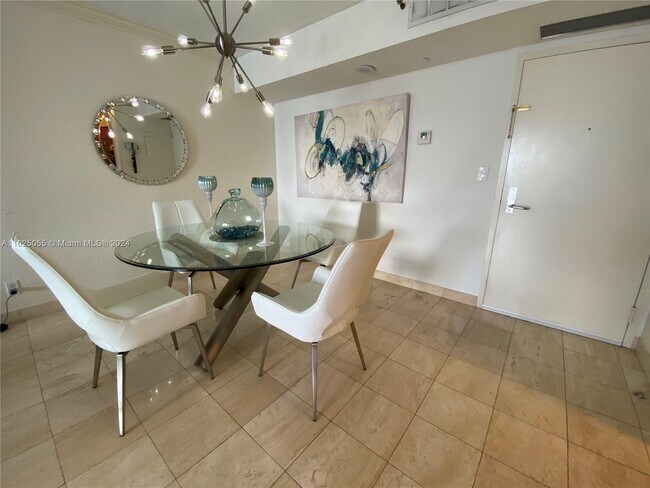 Building Photo - 3600 Mystic Pointe Dr