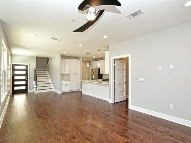 Building Photo - 1130 Lott Ave