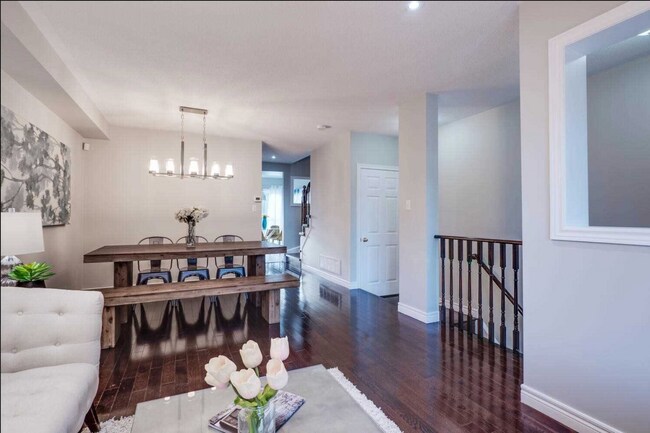 Building Photo - 20 Oakins Ln