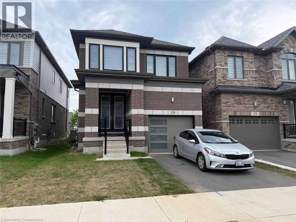 Building Photo - 19 Crossmore Cres