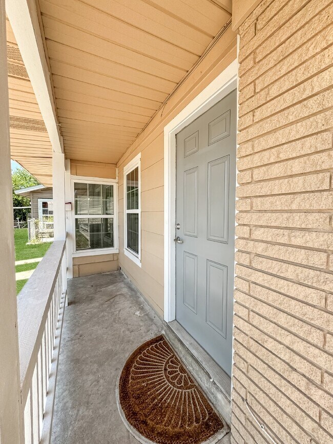 Building Photo - "Charming 4-Bed, 2-Bath Home In San Antoni...