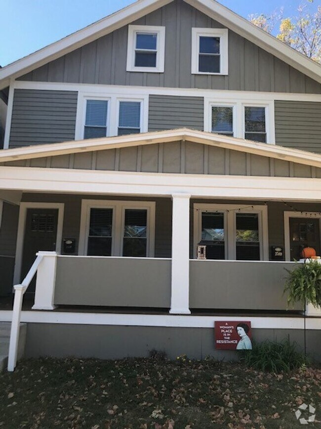 Building Photo - 2567 Indianola Ave