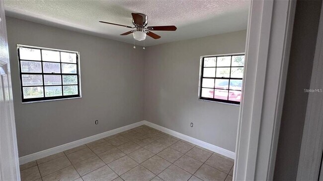 Foto del edificio - 210 N Lone Oak Dr