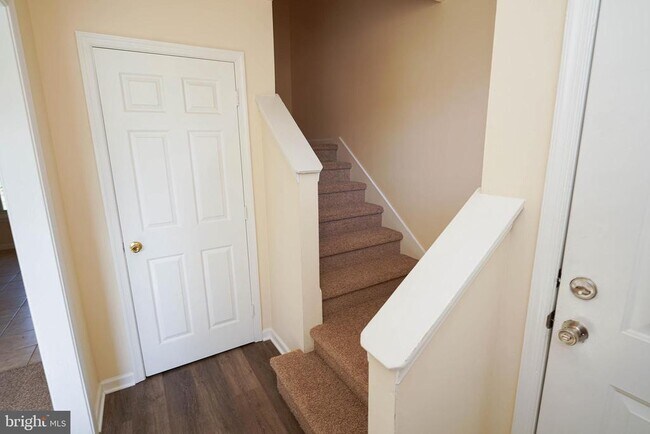 Building Photo - 209 S Saratoga St