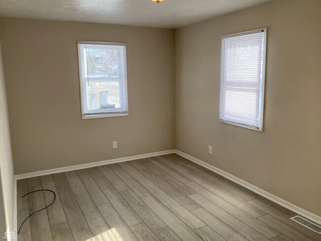 Foto del edificio - 706 W 23rd St