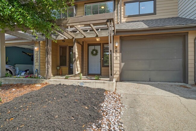 Foto del edificio - Ready NOW! 1 Block from the Bay! Pet Frien...