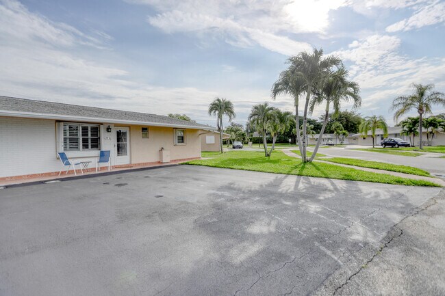 Building Photo - 2731 Knight Ln