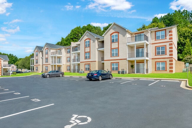 Building Photo - Crown Point Luxury Apartments at Kingsport