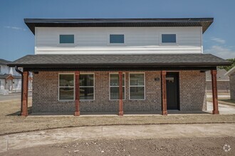 Building Photo - 700 N Honey Locust Bnd