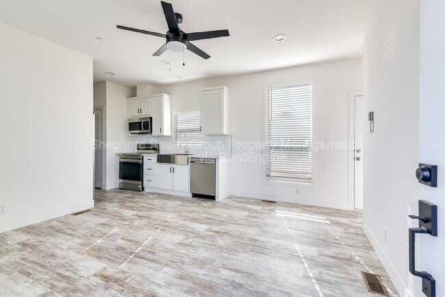 Building Photo - 15914 Dauchy Ave