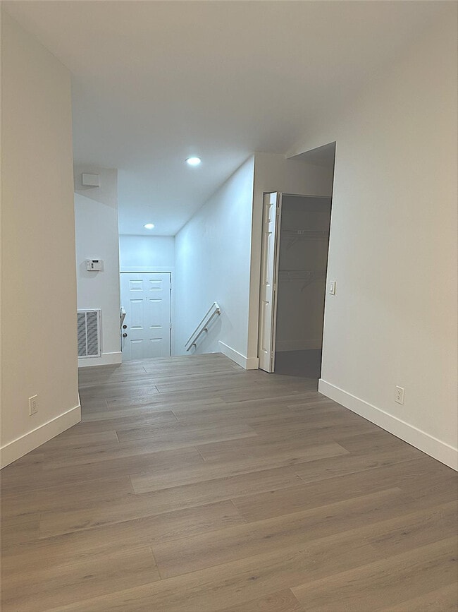 Building Photo - 5710 Coach House Cir