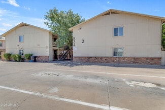 Building Photo - 834 N Cherry