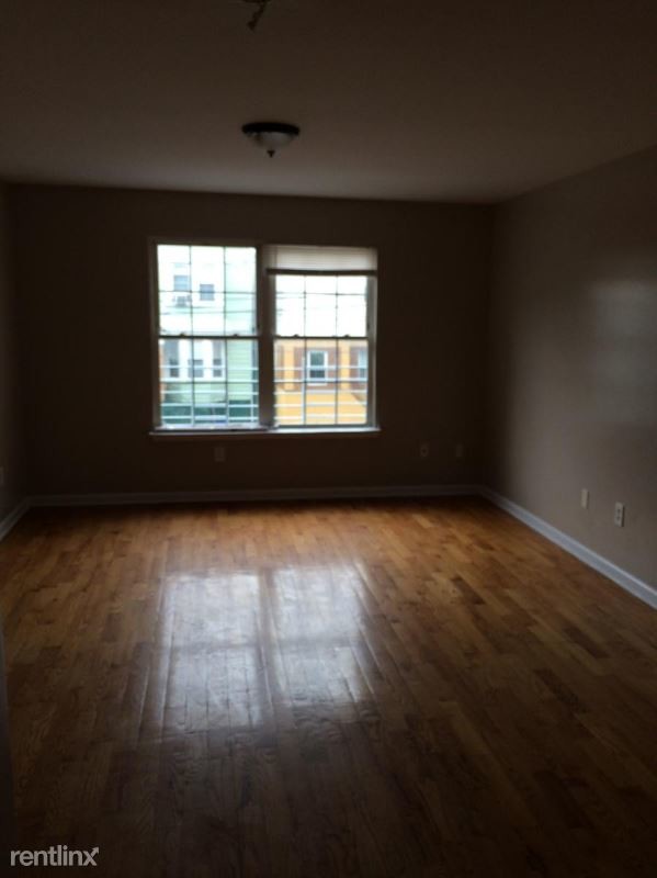 Foto principal - 42 Ridgewood Ave