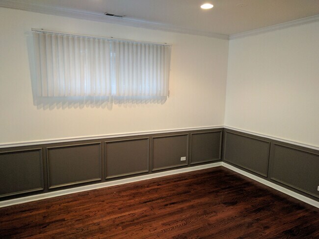 Living Room - 3565 S King Dr