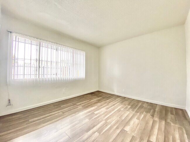 Foto del edificio - 918 W 66th St