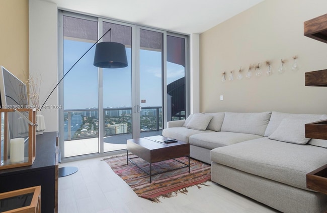 Building Photo - 2600 E Hallandale Beach Blvd