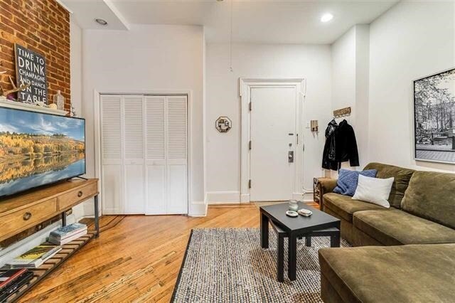 Building Photo - 219 Garden St