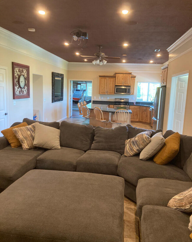 Foto del edificio - 2247 Country Oaks Dr