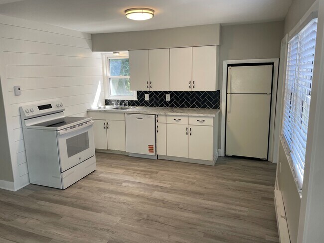 Foto del edificio - 5032 Boyd Ave NE