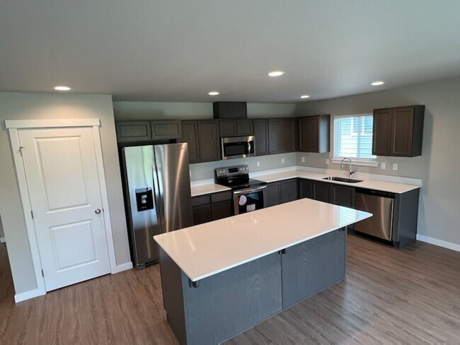 Foto del edificio - Luxury 3 bedroom, 2 bath home with double ...