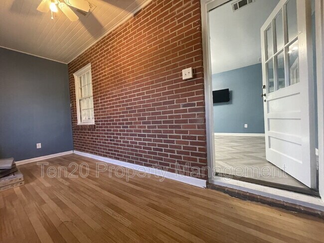 Foto del edificio - 4741 Armour Rd