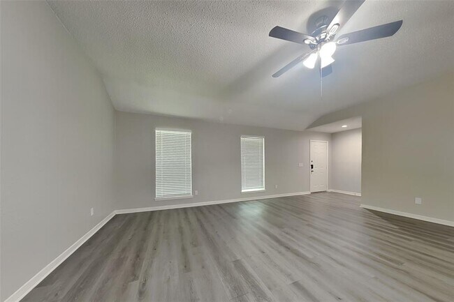 Building Photo - 9315 Silver Tip Dr