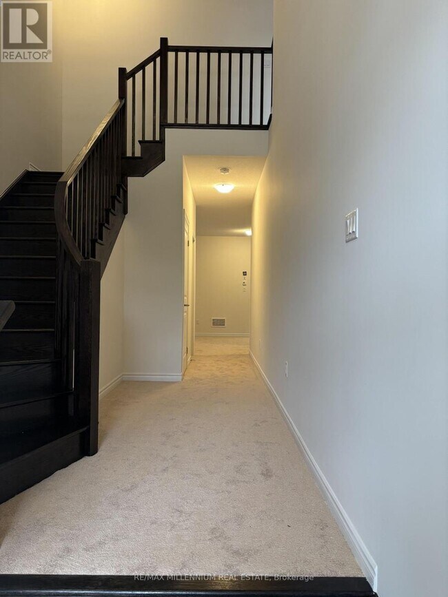 Photo du bâtiment - 7 Mckernan Ave.