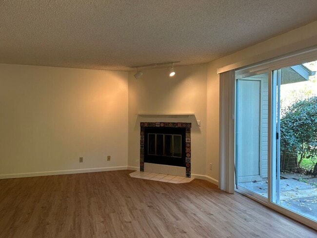 Building Photo - 3565 S Gekeler Ln