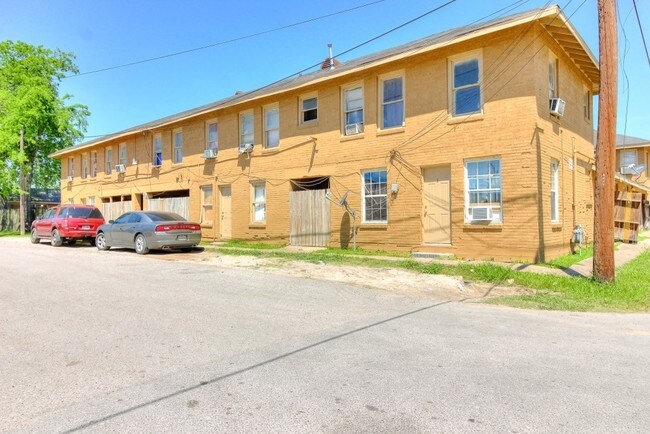 Building Photo - Tejano Apartments