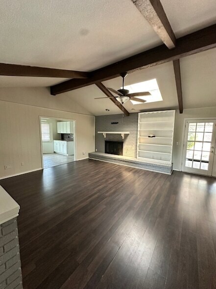 Foto del edificio - 502 Spring Willow Dr