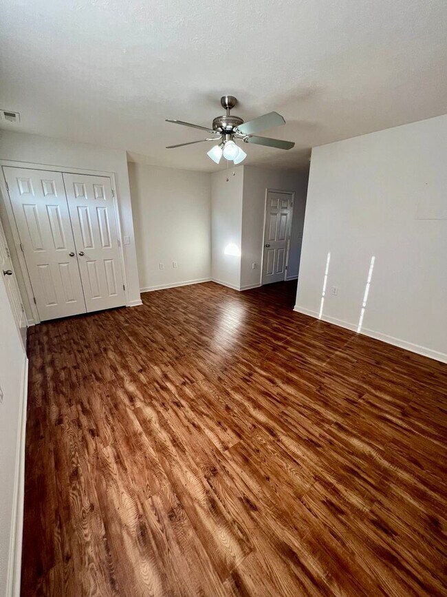 Foto del edificio - Two Master Suite townhouse for rent