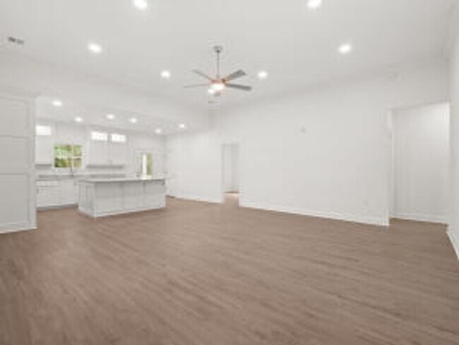 Foto del edificio - 308 W Schweitzer Ave