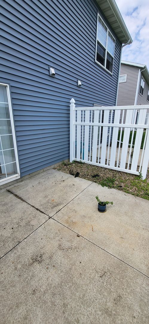 Building Photo - non-smoking townhouse in SW Rochester 2bed...