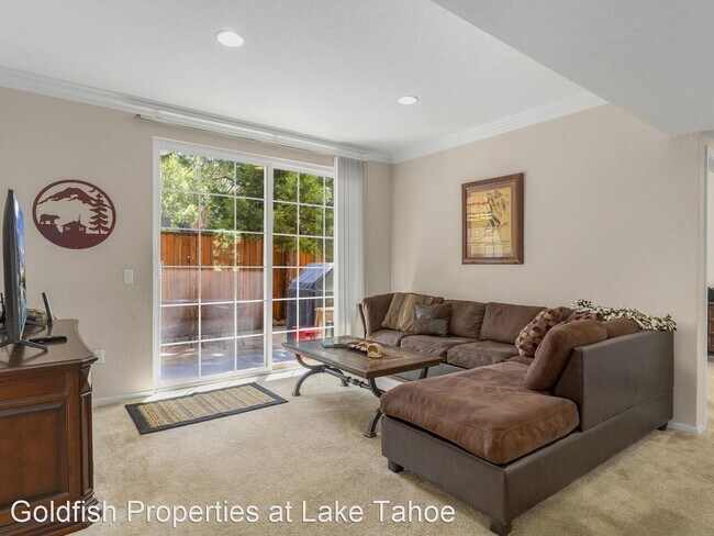 Building Photo - 2 br, 2 bath House - 915 Incline Way #302