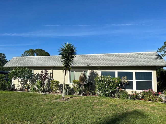 Foto del edificio - Golf Course Condo on Seven Springs Golf and Country Club