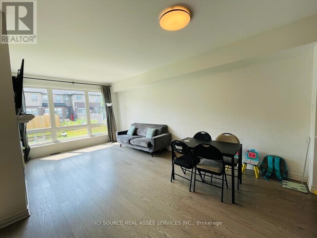 Photo du bâtiment - 832 Quartet Ave