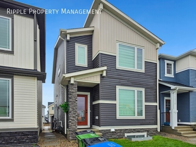 Building Photo - SPACIOUS 3-BED UPPER SUITE | PRESTIGIOUS EVANSTON LOCATION